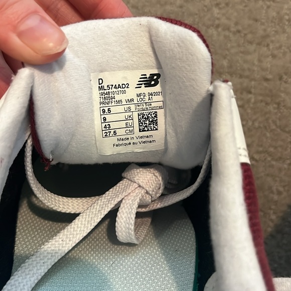 New Balance 574 / size 9.5 / mens new balance tennis shoes / brand new - Picture 8 of 8